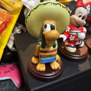 Disney Collectibles “Pluto Contemplating  Siesta” 1990 Grolier